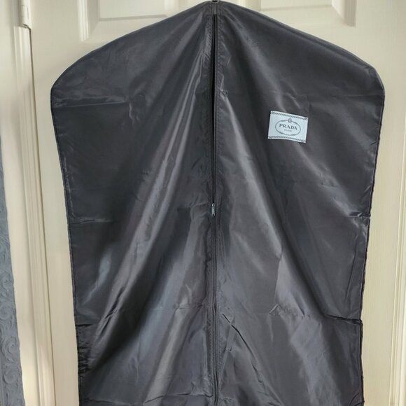 PRADA GARMENT BAG WITH SEWN PATCH LOGO, FULL ZIP - NEW WITHOUT TAGS - Picture 1 of 4